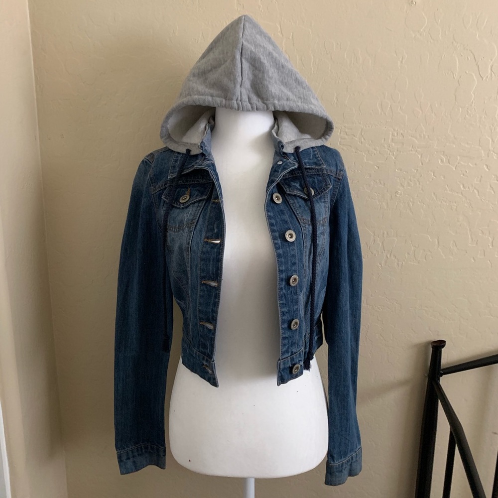 Cropped denim jacket with grey hood